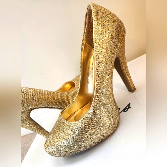 Gold woven textured sandal - Picture 1 of 2